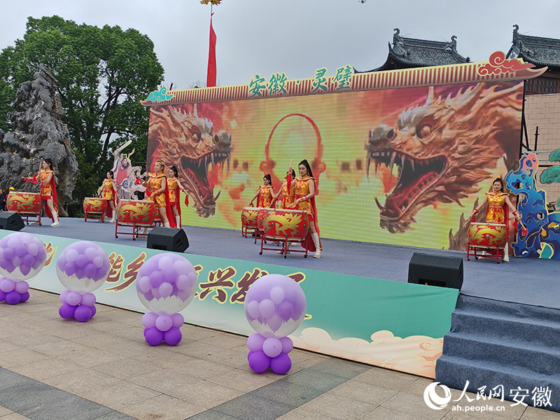 开场鼓表演《鼓舞磐乡》。人民网 丁纪摄