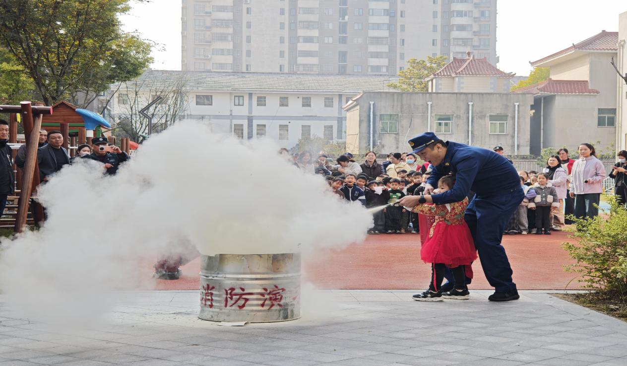 南姚社区携手幼儿园、物业开展消防演练